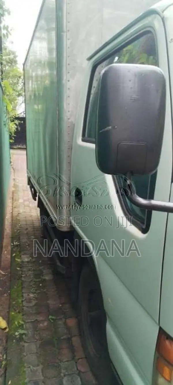 Isuzu ELF 1987 Lorry (Used)