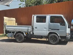 Isuzu ELF 2005 Lorry (Used)