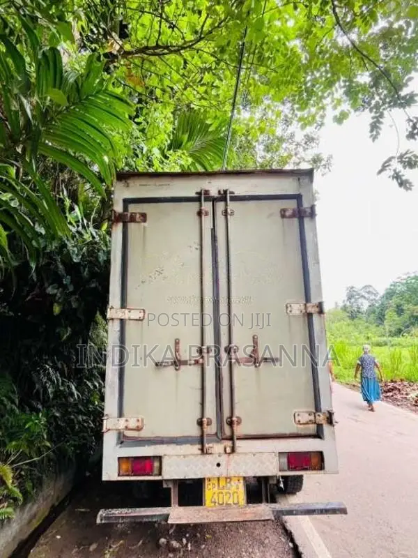 Isuzu NHR69 2002 Lorry (Used)