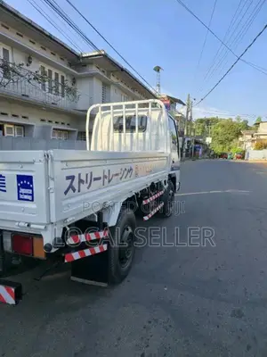 Isuzu ELF 1995 Lorry (Used)