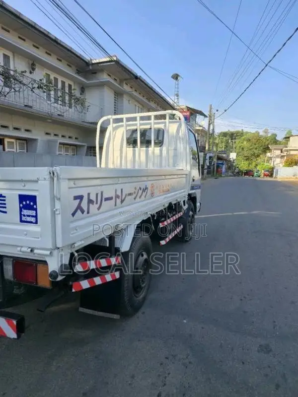 Isuzu ELF 1995 Lorry (Used)