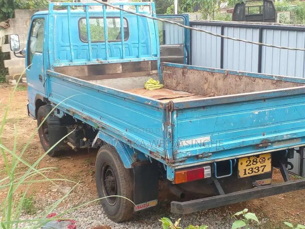 Isuzu ELF 1980 Lorry (Used)