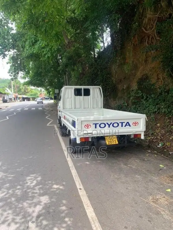 Toyota Dyna 2002 Lorry (Used)