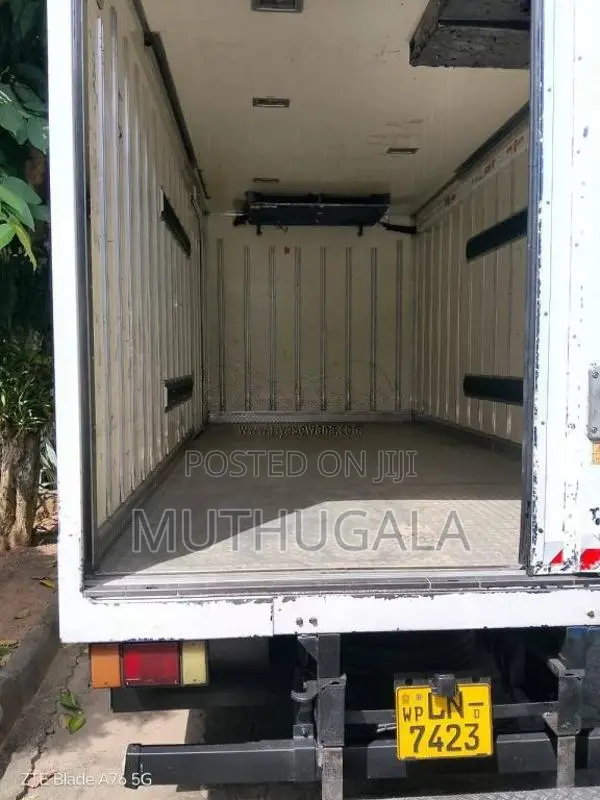 Isuzu Freezer Truck 2012 Lorry (Used)