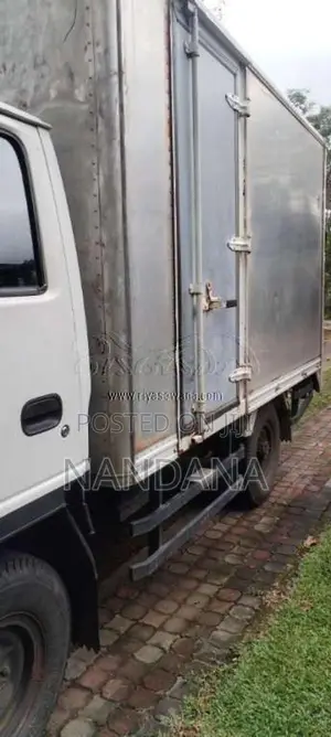 Isuzu ELF 1987 Lorry (Used)