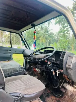 Isuzu ELF 1980 Lorry (Used)