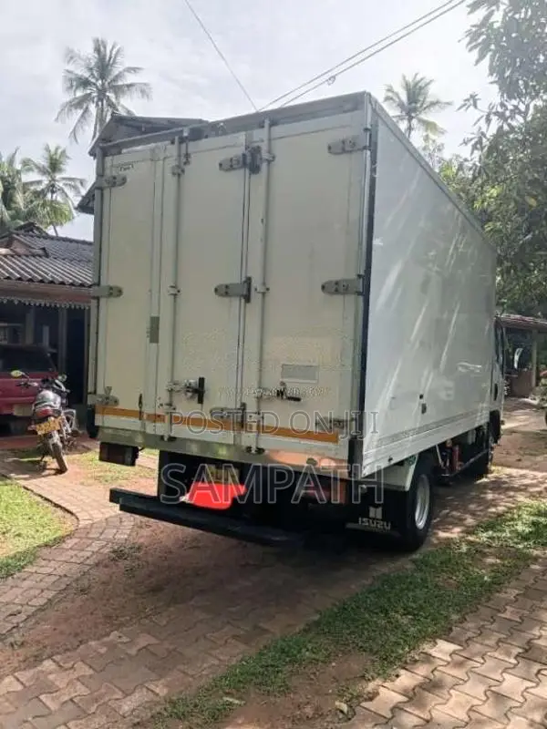 Isuzu Freezer 2013 Lorry (Used)