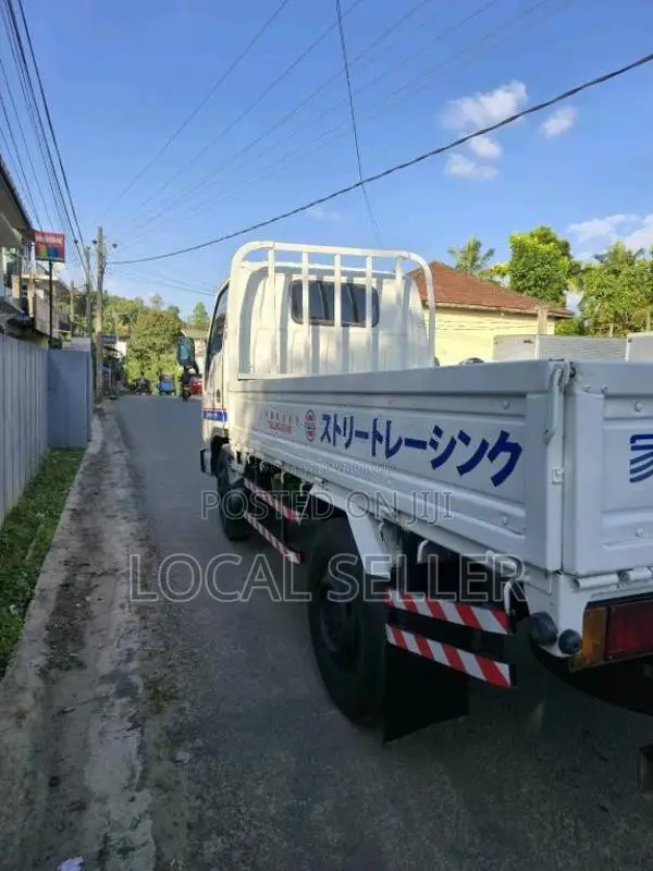 Isuzu ELF 1995 Lorry (Used)