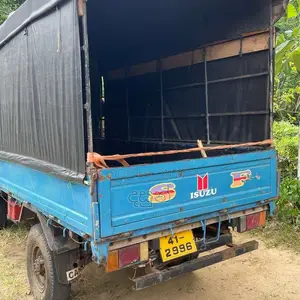 Isuzu ELF 1985 Lorry (Used)