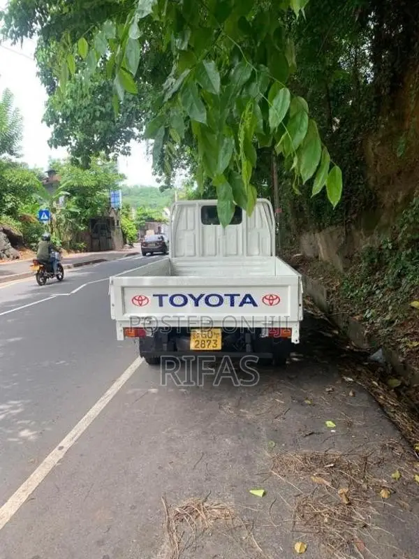 Toyota Dyna 2002 Lorry (Used)