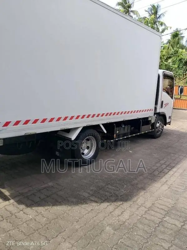 Isuzu Freezer Truck 2012 Lorry (Used)