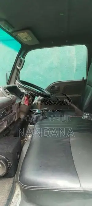 Isuzu ELF 1987 Lorry (Used)