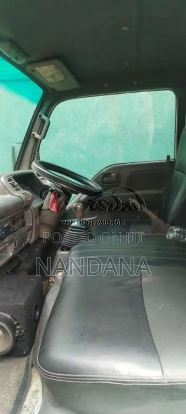 Isuzu ELF 1987 Lorry (Used)
