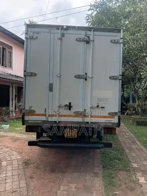 Isuzu Freezer 2013 Lorry (Used)