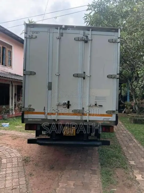 Isuzu Freezer 2013 Lorry (Used)