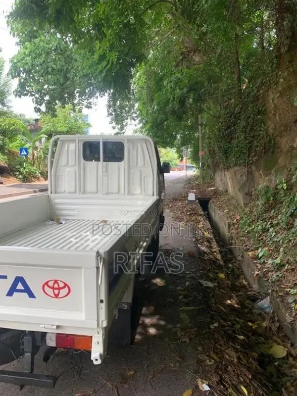 Toyota Dyna 2002 Lorry (Used)