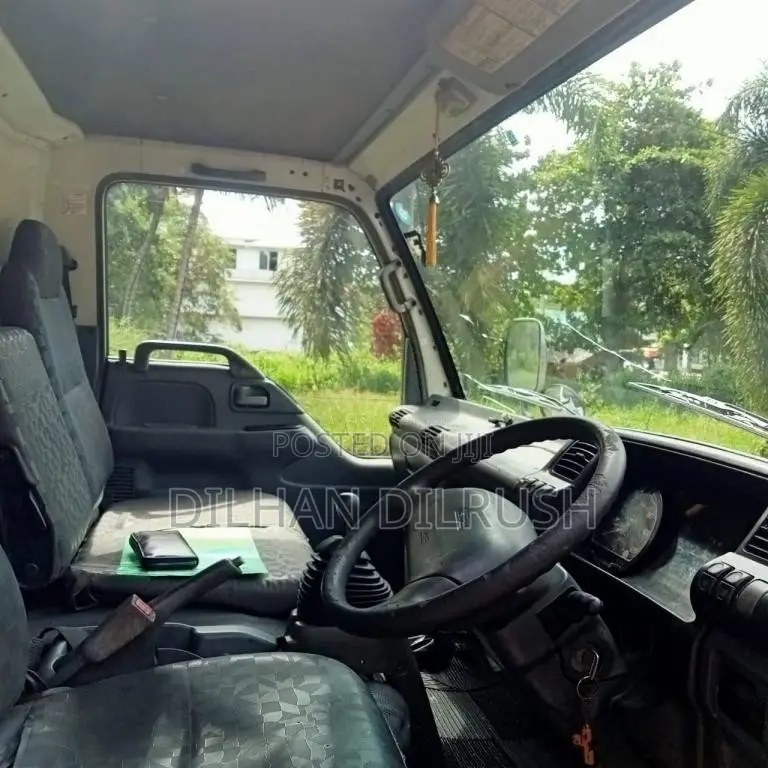 Isuzu NPR 1992 Lorry (Used)