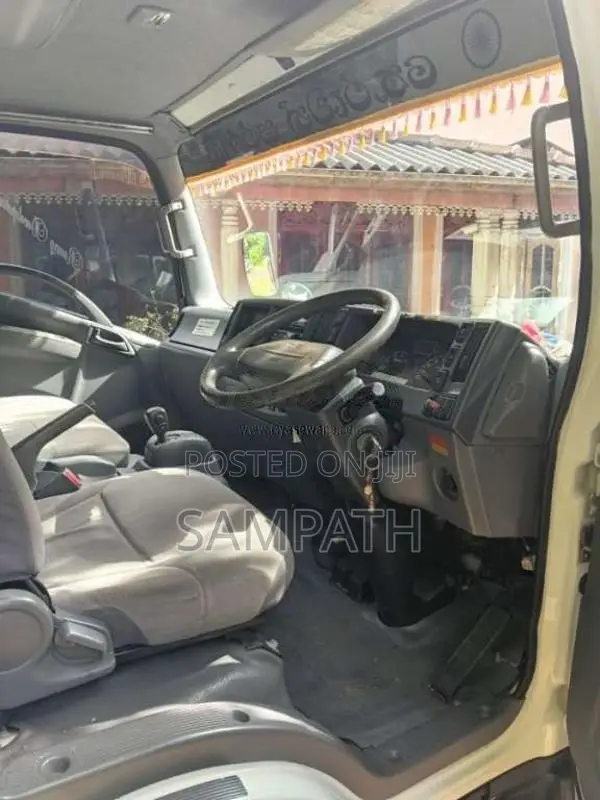 Isuzu Freezer 2013 Lorry (Used)
