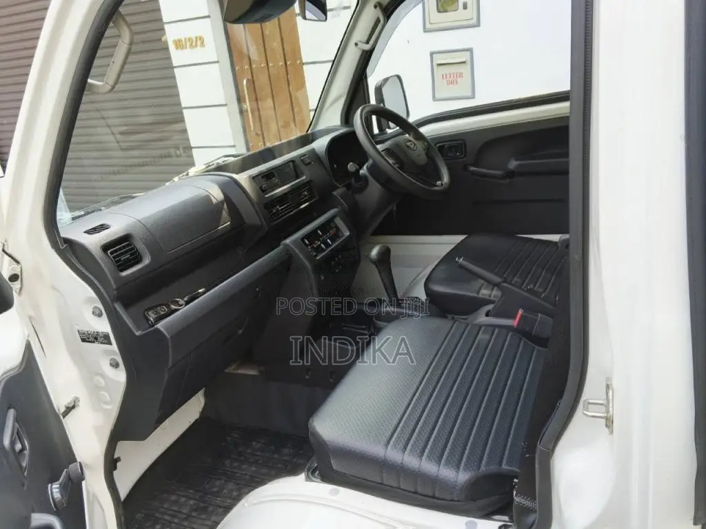 Daihatsu Hijet 2023 Lorry (Used)