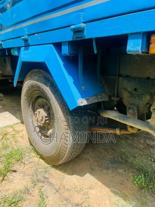 Isuzu ELF 1985 Lorry (Used)