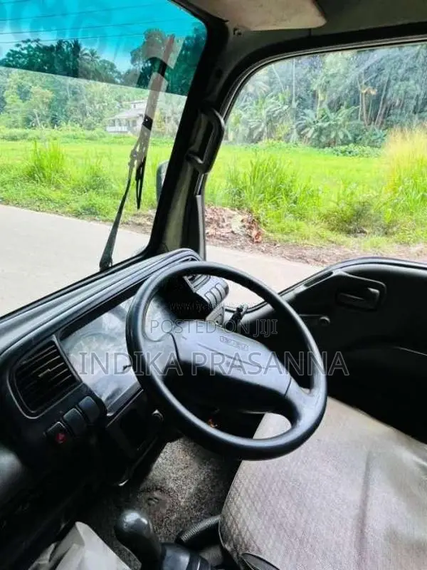 Isuzu NHR69 2002 Lorry (Used)