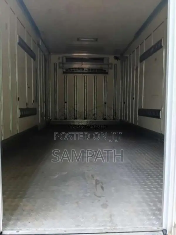 Isuzu Freezer 2013 Lorry (Used)