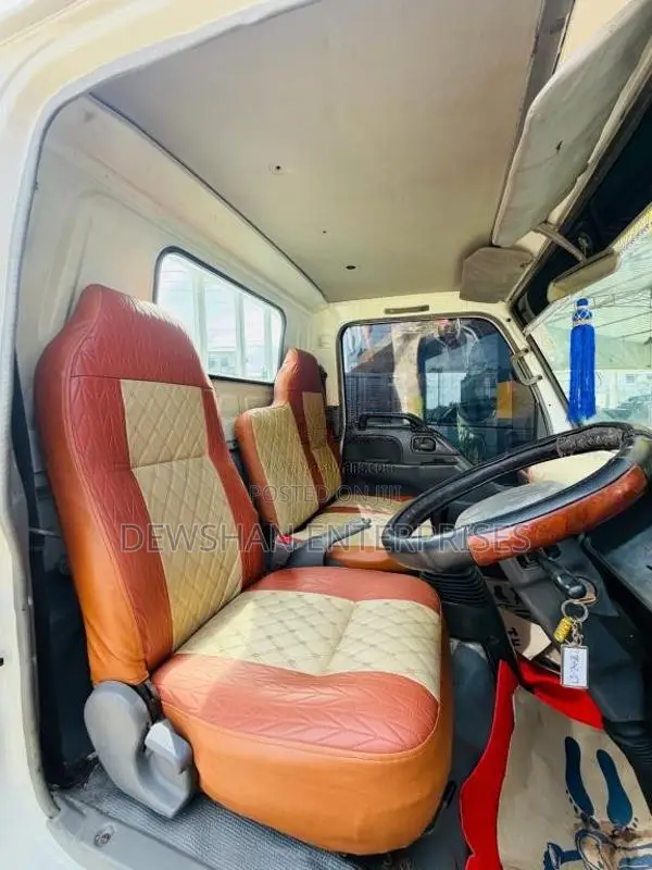 Isuzu NKR 2007 Lorry (Used)