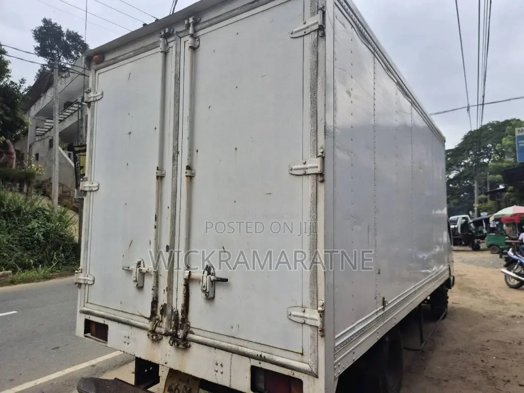Isuzu NKR71L 2000 Lorry (Used)