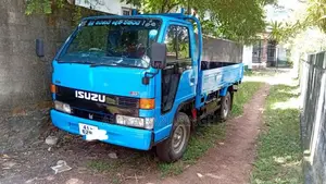 Isuzu ELF 1987 Lorry (Used)