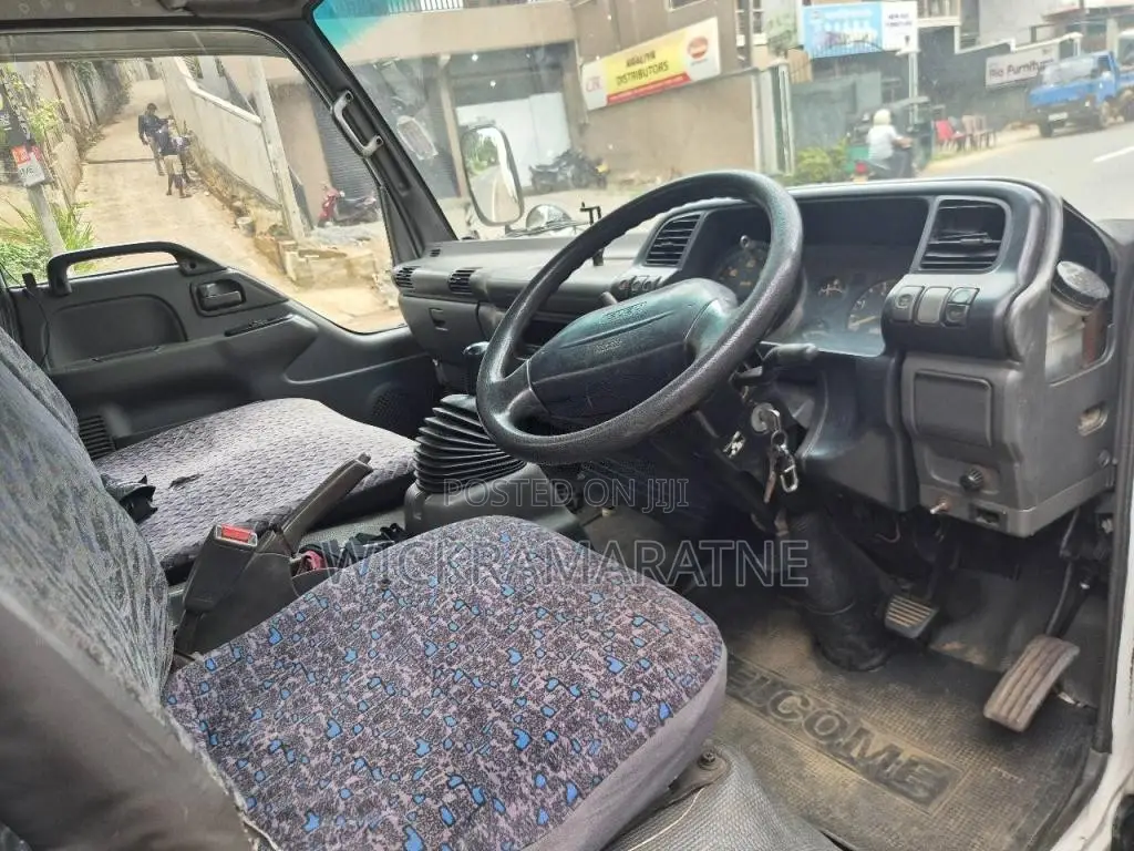 Isuzu NKR71L 2000 Lorry (Used)