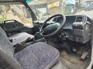 Isuzu NKR71L 2000 Lorry (Used)
