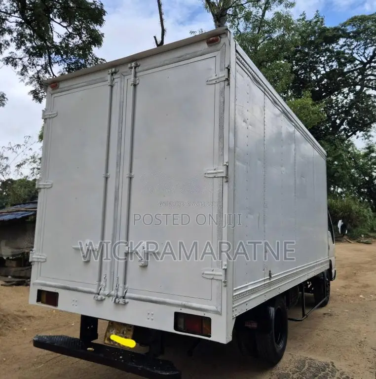 Isuzu NKR71L 2000 Lorry (Used)