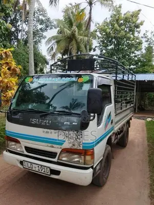 Isuzu Adi 10. 5 2000 Lorry (Used)