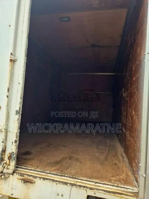 Isuzu NKR71L 2000 Lorry (Used)