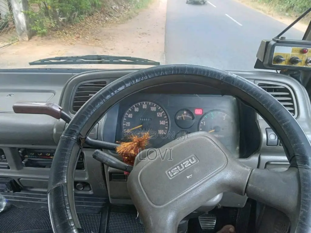 Isuzu Boom Truck 1993 Lorry (Used)