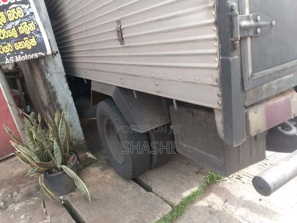 Toyota DYNA 10 5 FULLBODY 1998 Lorry (Used)