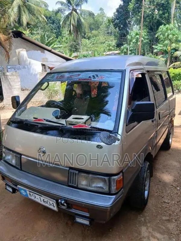 Nissan Nissan 1992 Van (Used)