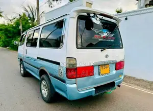 Toyota Hiace Dolphin LH102 1993 Van (Used)