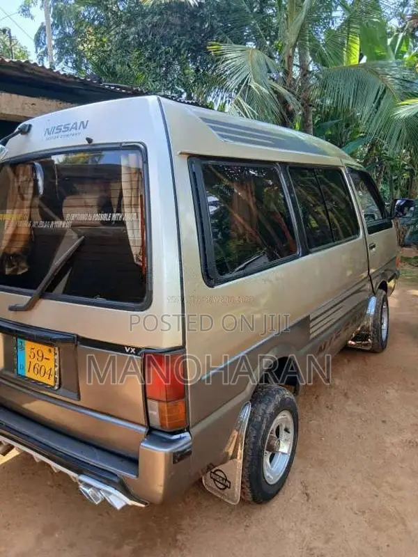 Nissan Nissan 1992 Van (Used)