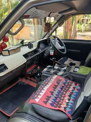 Nissan Nissan 1992 Van (Used)