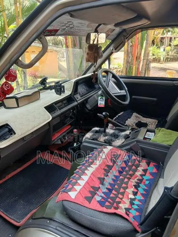 Nissan Nissan 1992 Van (Used)