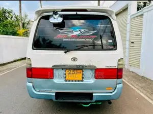 Toyota Hiace Dolphin LH102 1993 Van (Used)