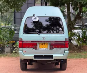 Toyota Hiace Dolphin Super Long 2002 Van (Used)