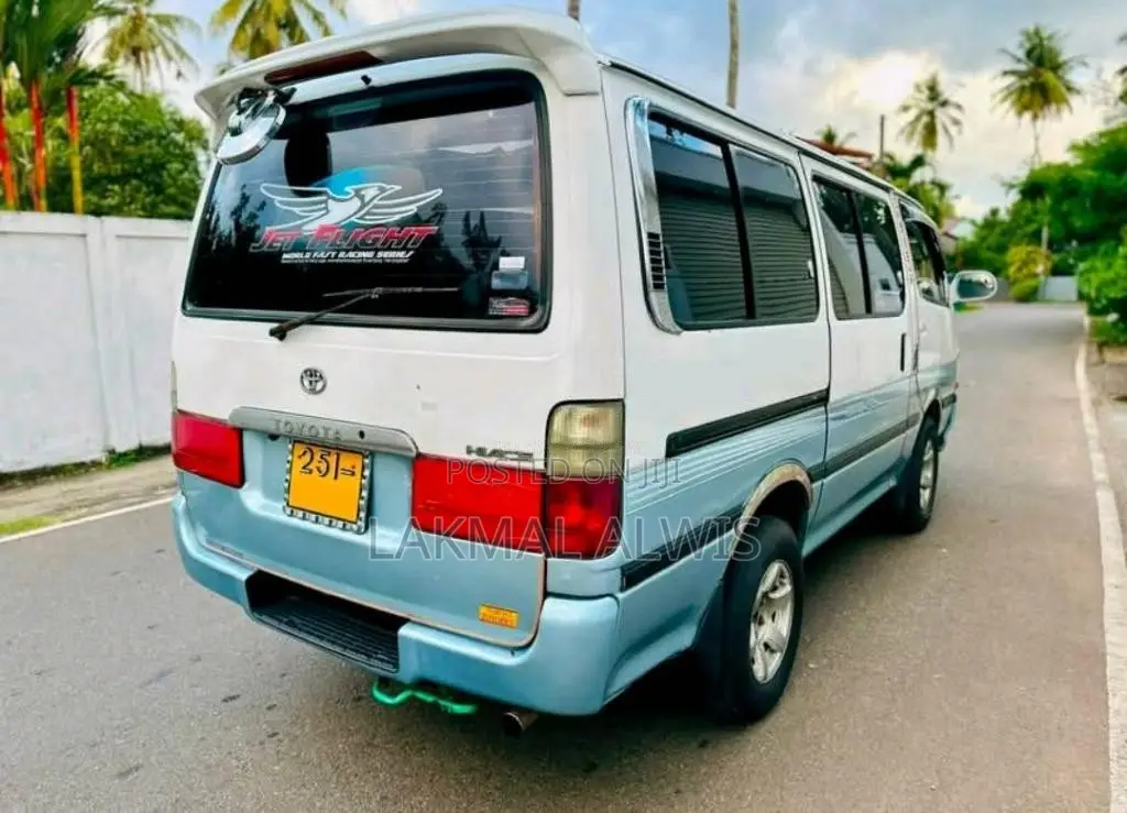 Toyota Hiace Dolphin LH102 1993 Van (Used)