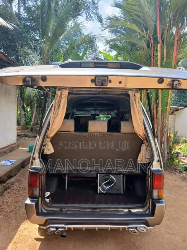 Nissan Nissan 1992 Van (Used)
