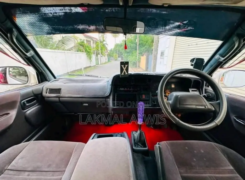 Toyota Hiace Dolphin LH102 1993 Van (Used)