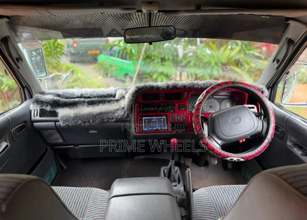 Toyota Hiace Dolphin Super Long 2002 Van (Used)