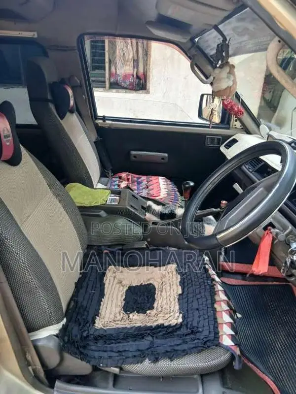 Nissan Nissan 1992 Van (Used)