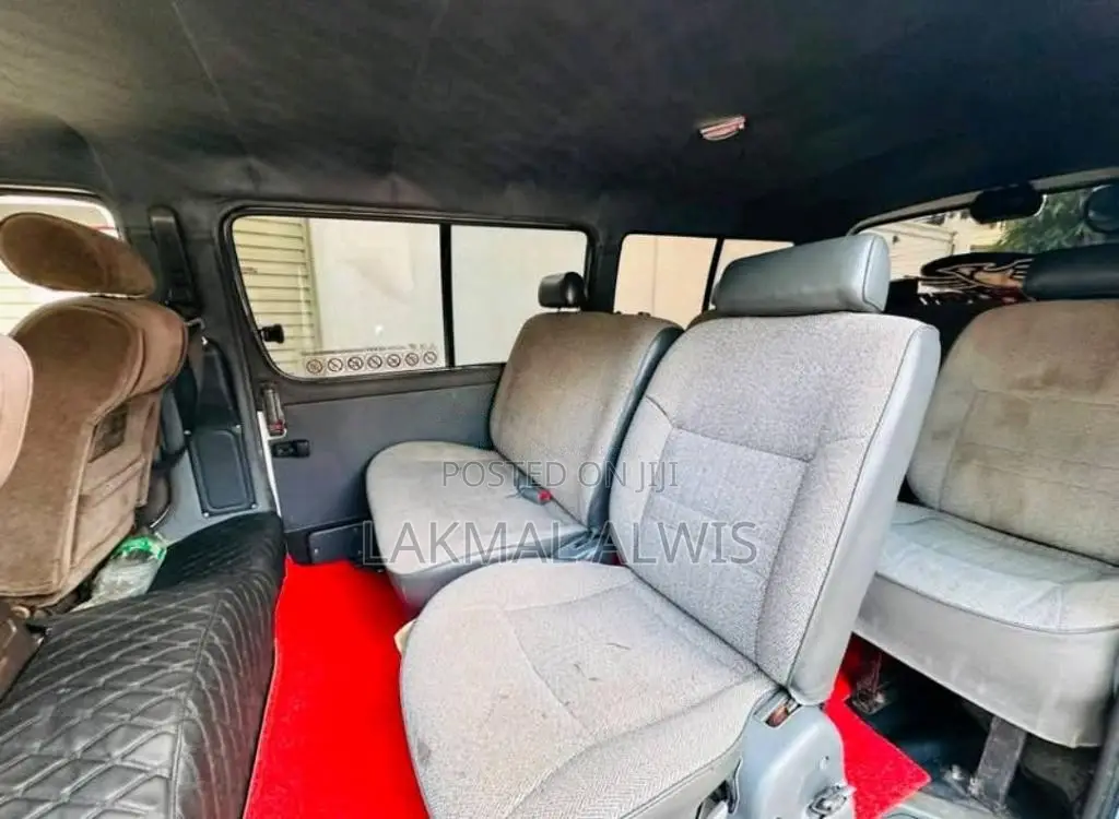 Toyota Hiace Dolphin LH102 1993 Van (Used)