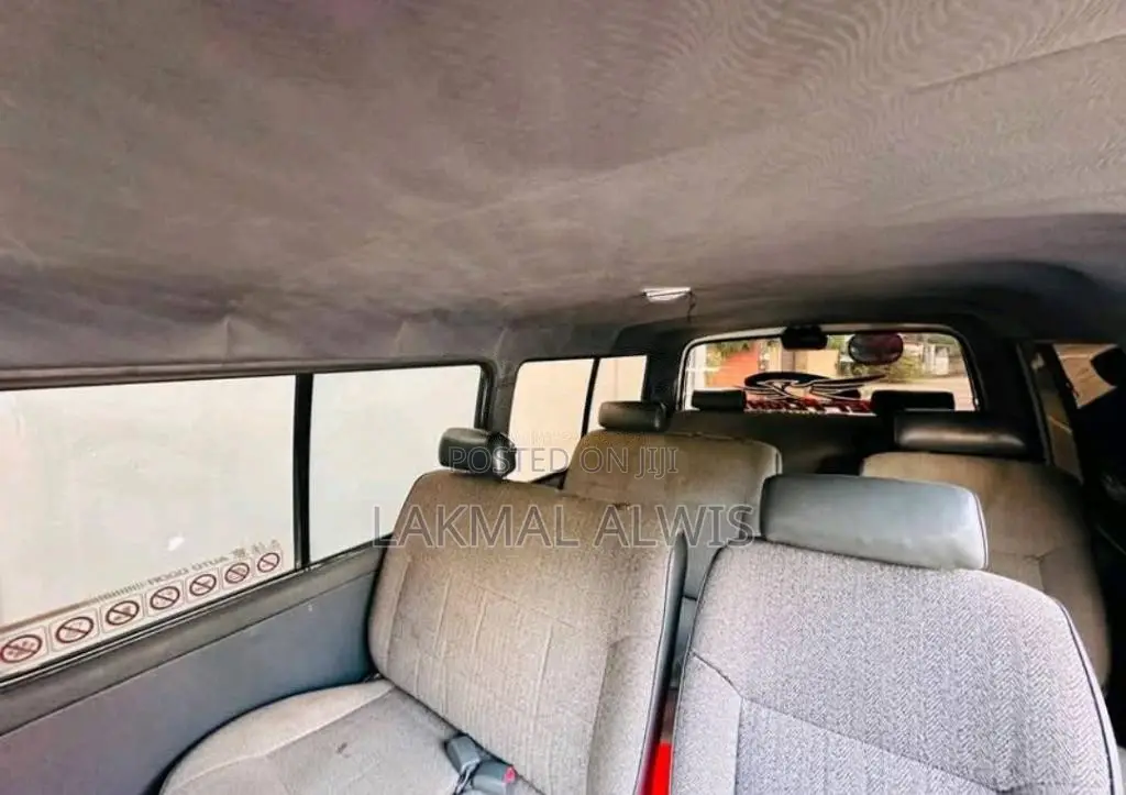 Toyota Hiace Dolphin LH102 1993 Van (Used)